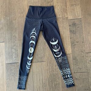 Onzie High Rise Graphic Leggings-Las Lunas